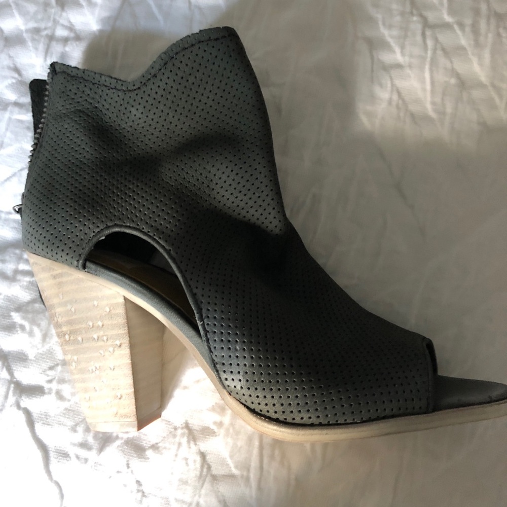 Women’s Chinese Laundry Booties